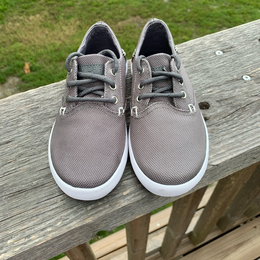 Boy’s Sperry Topsiders size 12M